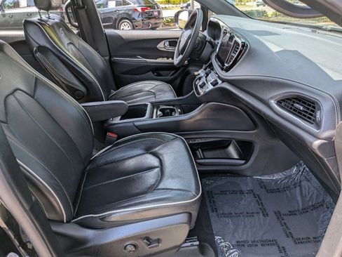 Used 2022 Chrysler Pacifica Limited w/ S Appearance Package image 23