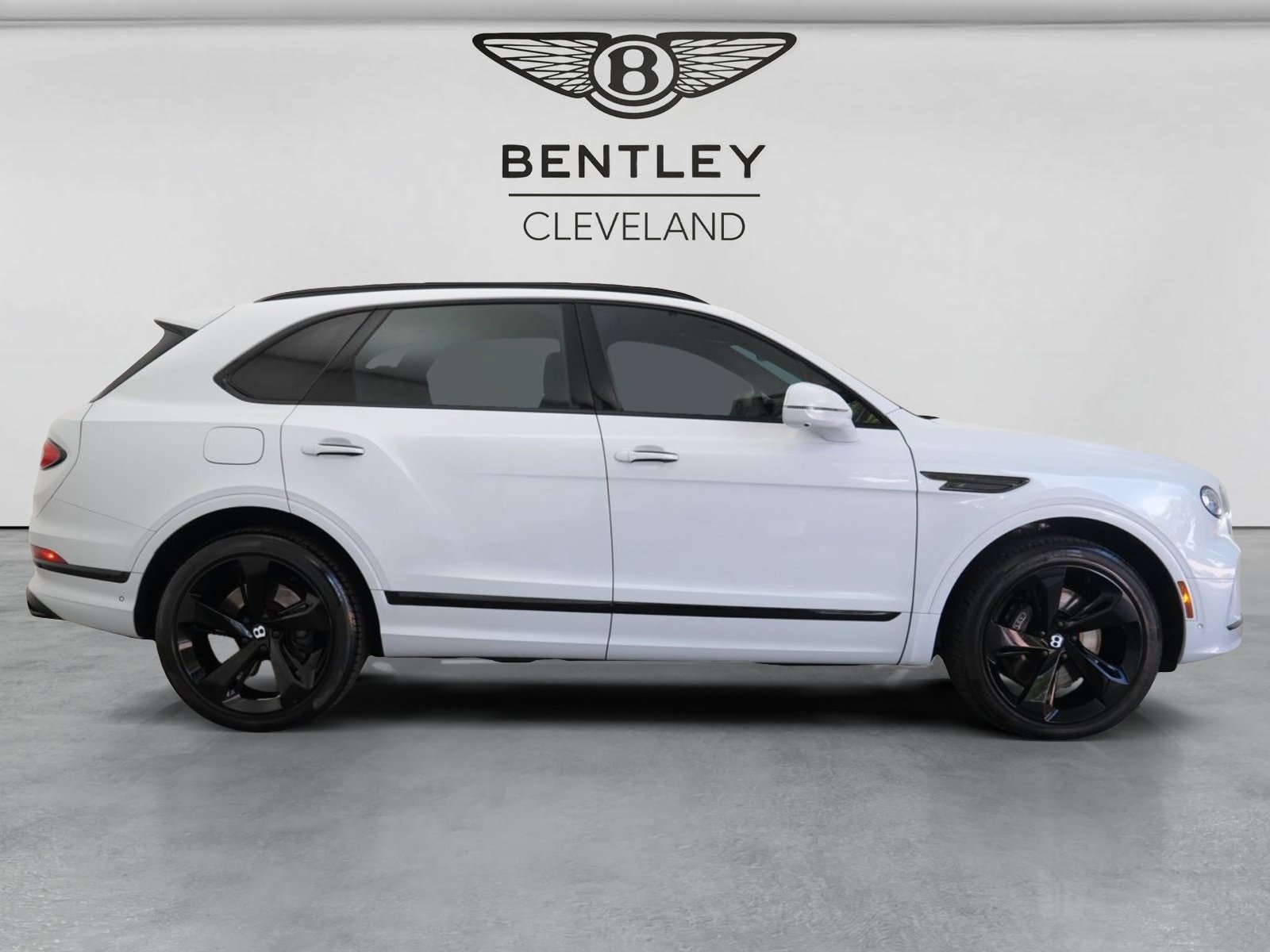Used 2024 Bentley Bentayga AWD/4WD image 39