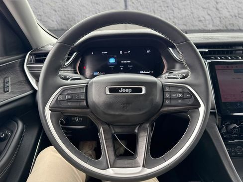 Used 2023 Jeep Grand Cherokee L Limited w/ Luxury Tech Group II image 17