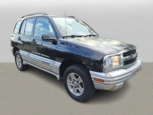 Used 2002 Chevrolet Tracker LT AWD/4WD image 3