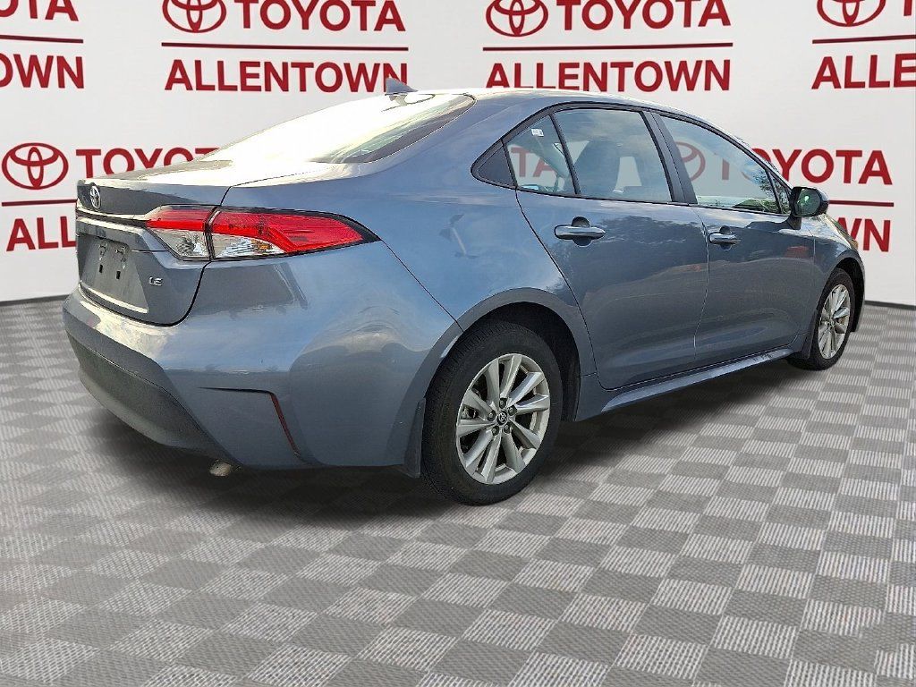 Used 2025 Toyota Corolla LE w/ LE Premium Package FWD image 7