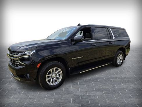 Used 2022 Chevrolet Suburban LT w/ Luxury Package AWD/4WD image 3
