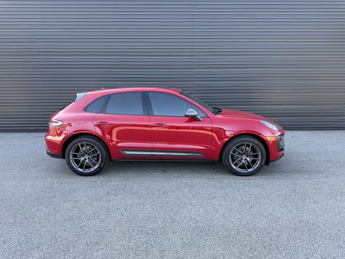 Certified 2025 Porsche Macan image 8