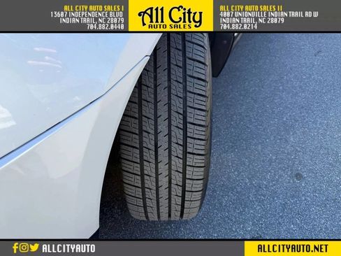 Used 2010 Cadillac SRX Premium image 33