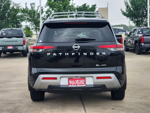 Used 2023 Nissan Pathfinder SL AWD/4WD image 6