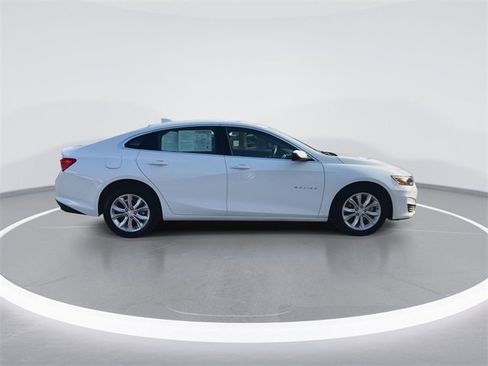 Used 2025 Chevrolet Malibu LT image 9
