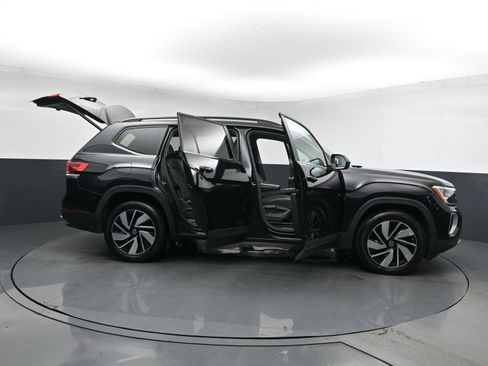 Used 2024 Volkswagen Atlas SE AWD/4WD image 25