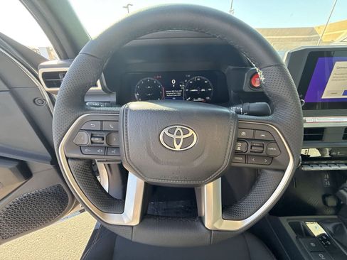 Used 2025 Toyota Tacoma TRD Off-Road AWD/4WD image 27