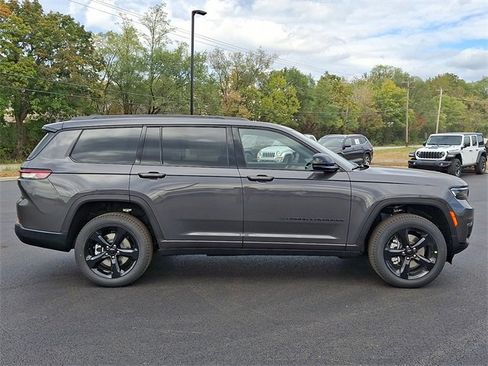 New 2025 Jeep Grand Cherokee L Limited w/ Black Appearance Package image 11