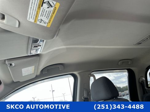 Used 2022 Nissan Titan SV image 26