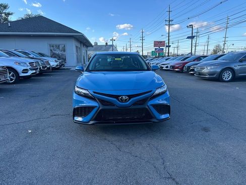 Used 2023 Toyota Camry SE image 2