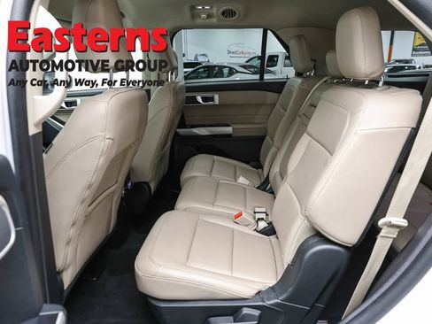 Used 2022 Ford Explorer XLT w/ Equipment Group 202A AWD/4WD image 22