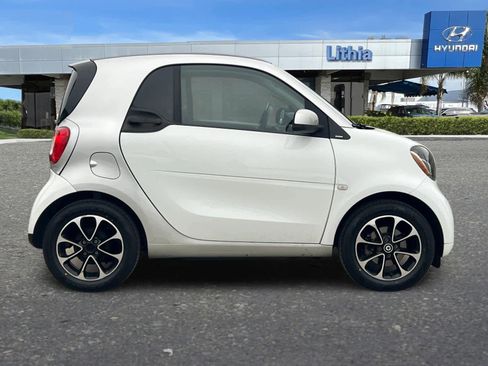 Used 2016 smart fortwo passion image 8