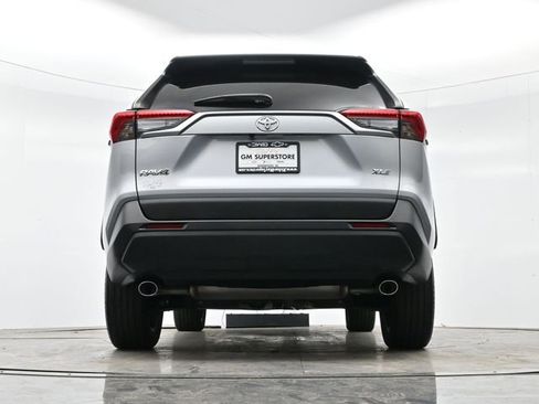 Used 2022 Toyota RAV4 XLE Premium image 25