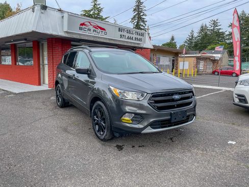 Used 2017 Ford Escape SE AWD/4WD image 4