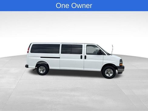 Used 2025 Chevrolet Express 3500 LT w/ LT Preferred Equipment Group RWD image 4