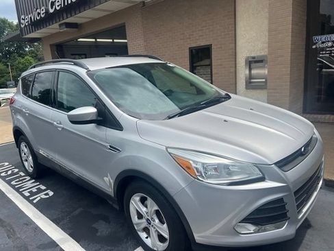 Used 2016 Ford Escape SE w/ Equipment Group 201A FWD image 2