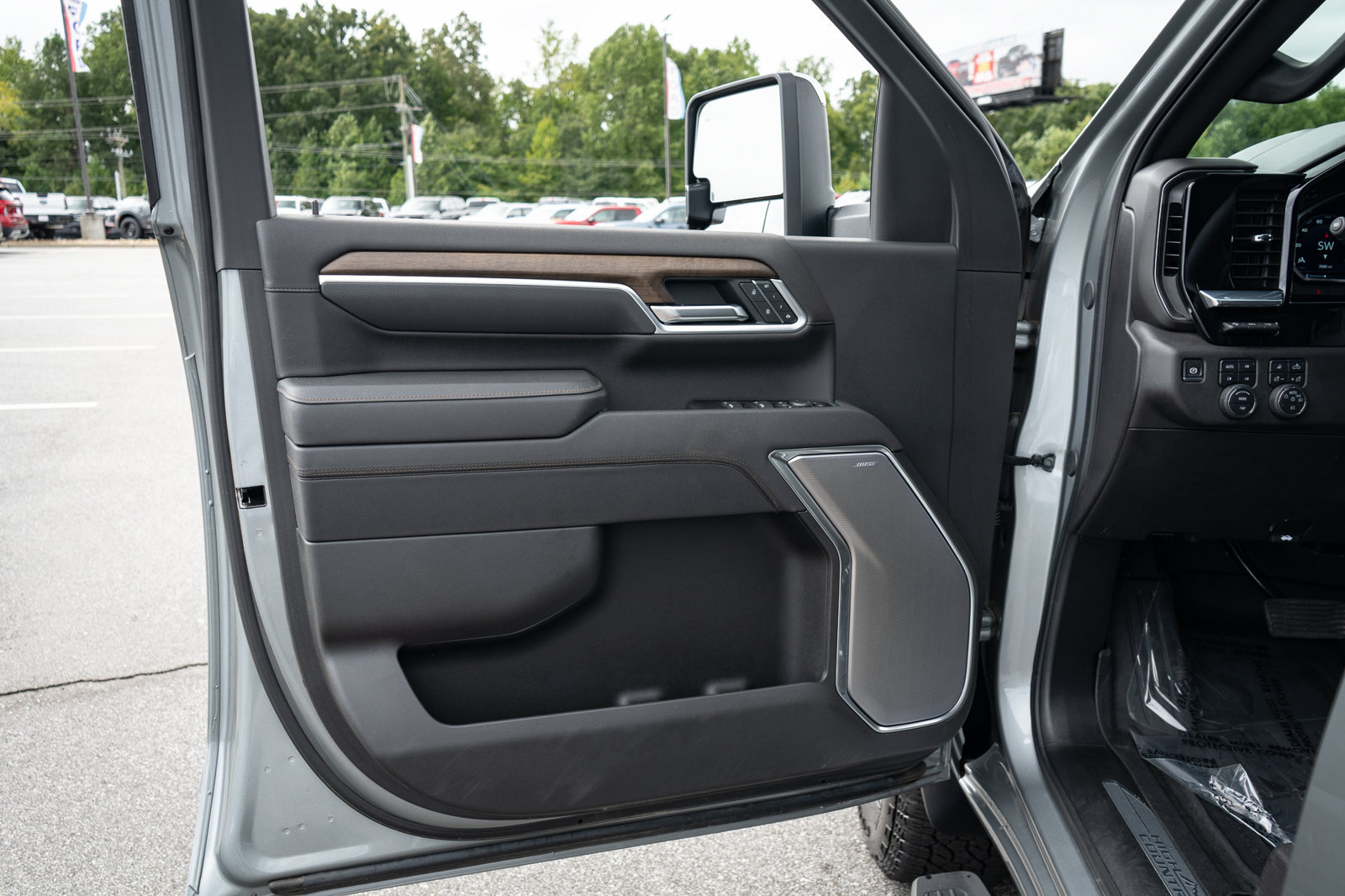 Used 2025 Chevrolet Silverado 2500 High Country w/ Technology Package AWD/4WD image 31