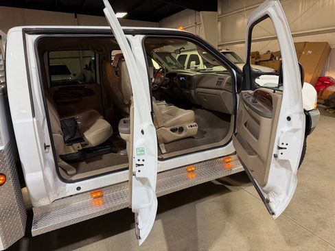 Used 2004 Ford F450 2WD Crew Cab Super Duty image 40