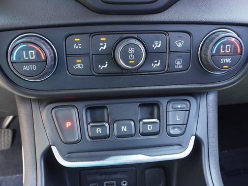 Certified 2021 GMC Terrain SLT AWD/4WD image 19