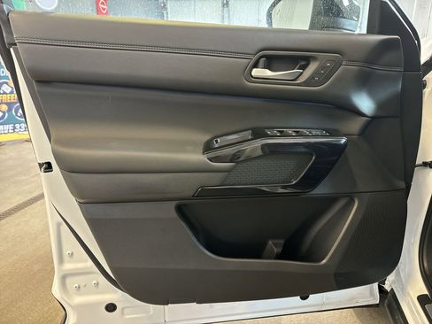 New 2026 Nissan Pathfinder Platinum AWD/4WD image 19