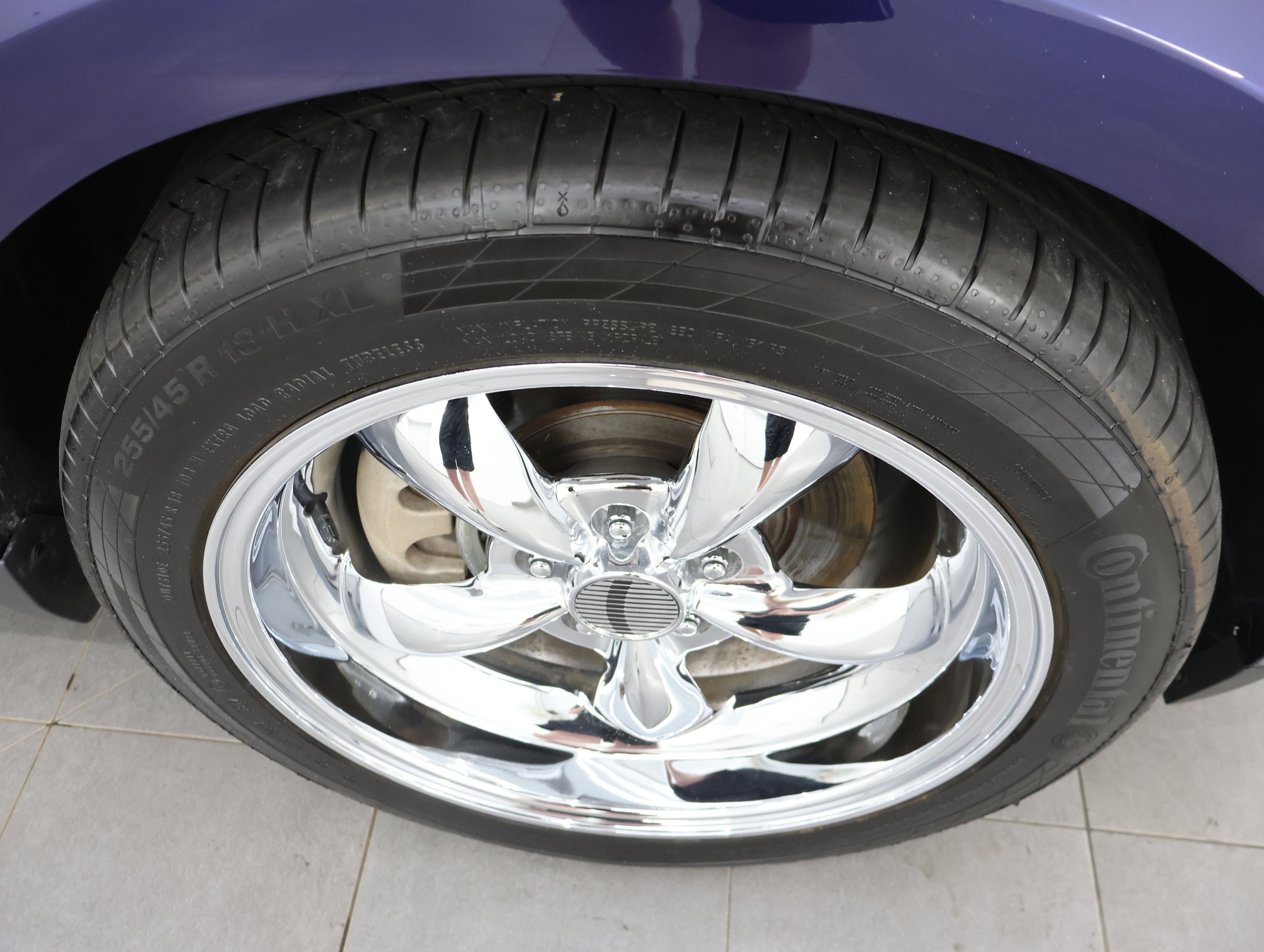 Used 2010 Ford Mustang GT RWD image 3