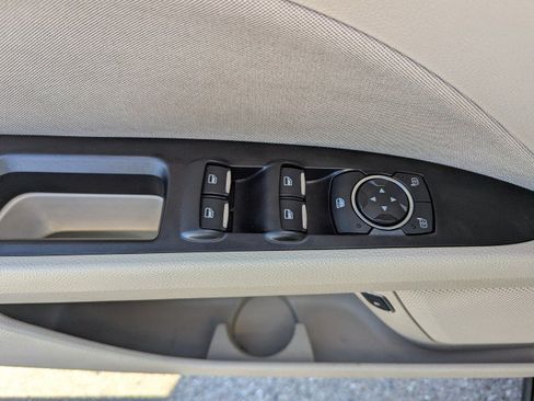 Used 2017 Ford Fusion SE FWD image 10