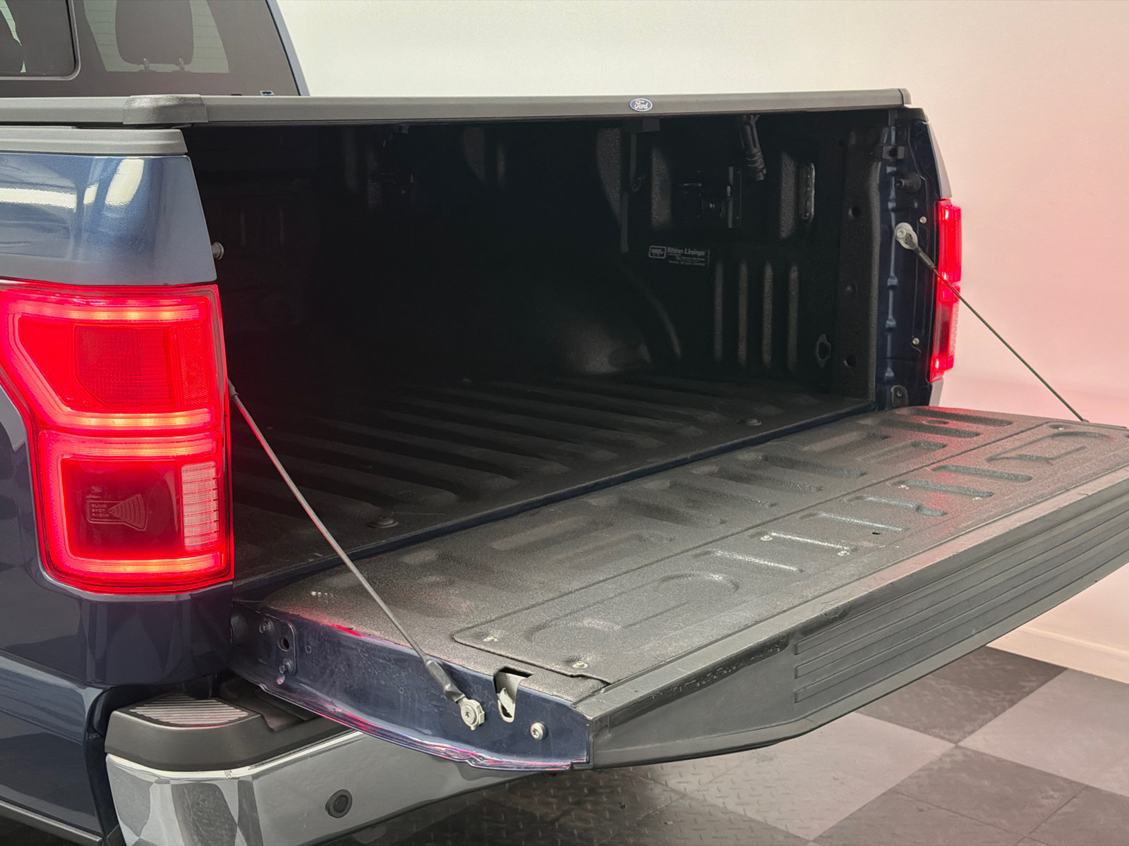Used 2019 Ford F150 XLT w/ Equipment Group 302A Luxury AWD/4WD image 8