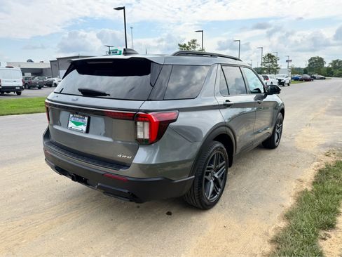 Used 2025 Ford Explorer ST-Line w/ ST-Line Street Pack AWD/4WD image 5