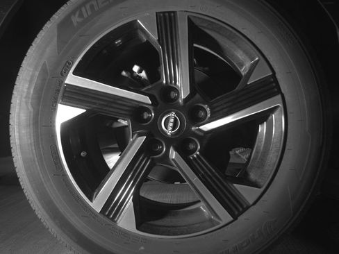 Used 2025 Nissan Sentra SV FWD image 15