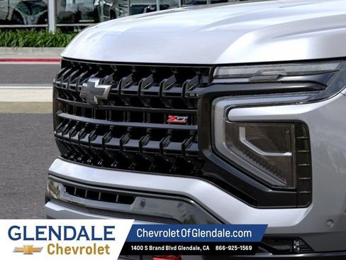 New 2026 Chevrolet Suburban Z71 w/ Comfort Package AWD/4WD image 13