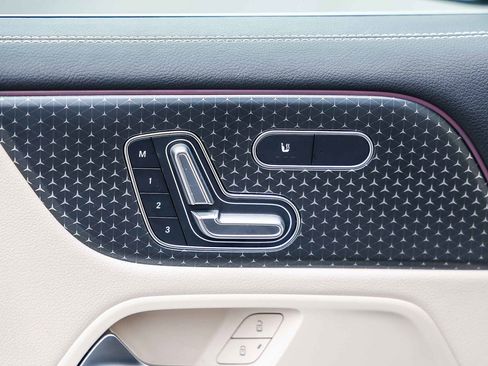 Certified 2025 Mercedes-Benz GLB 250 image 22