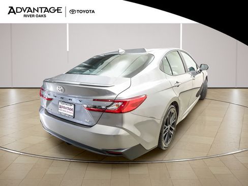 Used 2025 Toyota Camry SE FWD image 6
