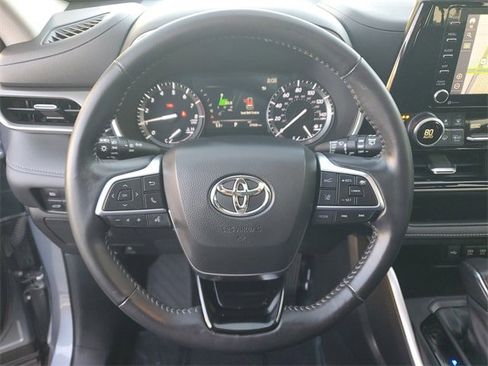 Used 2020 Toyota Highlander XLE image 20