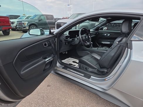 Used 2025 Ford Mustang GT Premium RWD image 13