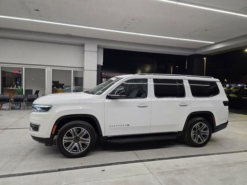 Used 2024 Jeep Wagoneer Series II w/ Flexible Seating Group image 3