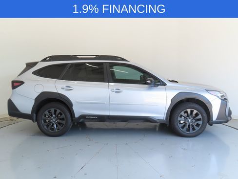 Used 2025 Subaru Outback Onyx Edition image 2