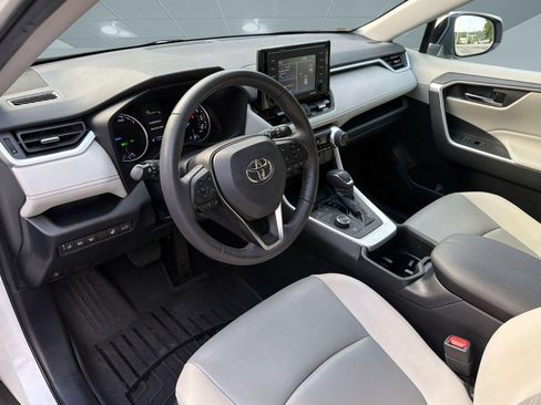 Used 2022 Toyota RAV4 XLE Premium AWD/4WD image 4