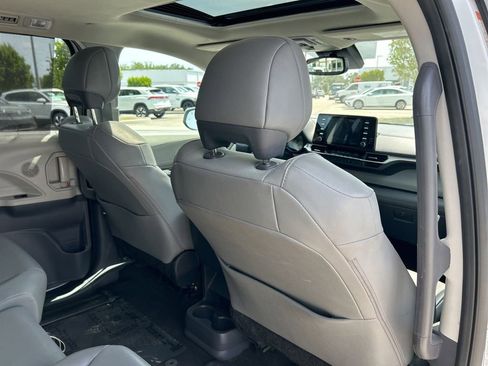 Used 2023 Toyota Sienna XLE image 37