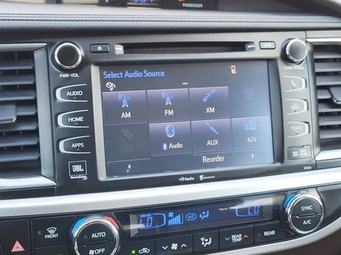 Used 2015 Toyota Highlander Limited w/ Driver Technology Package AWD/4WD image 16