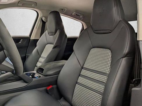 Used 2025 Porsche Cayenne GTS image 5