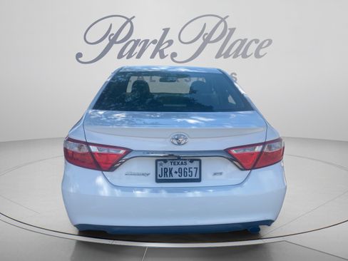 Used 2016 Toyota Camry SE FWD image 4
