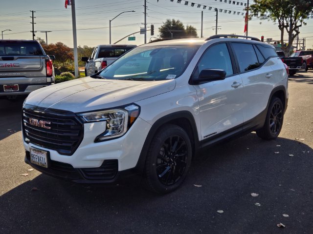 Used 2023 GMC Terrain SLE w/ Driver Convenience Package FWD image 8