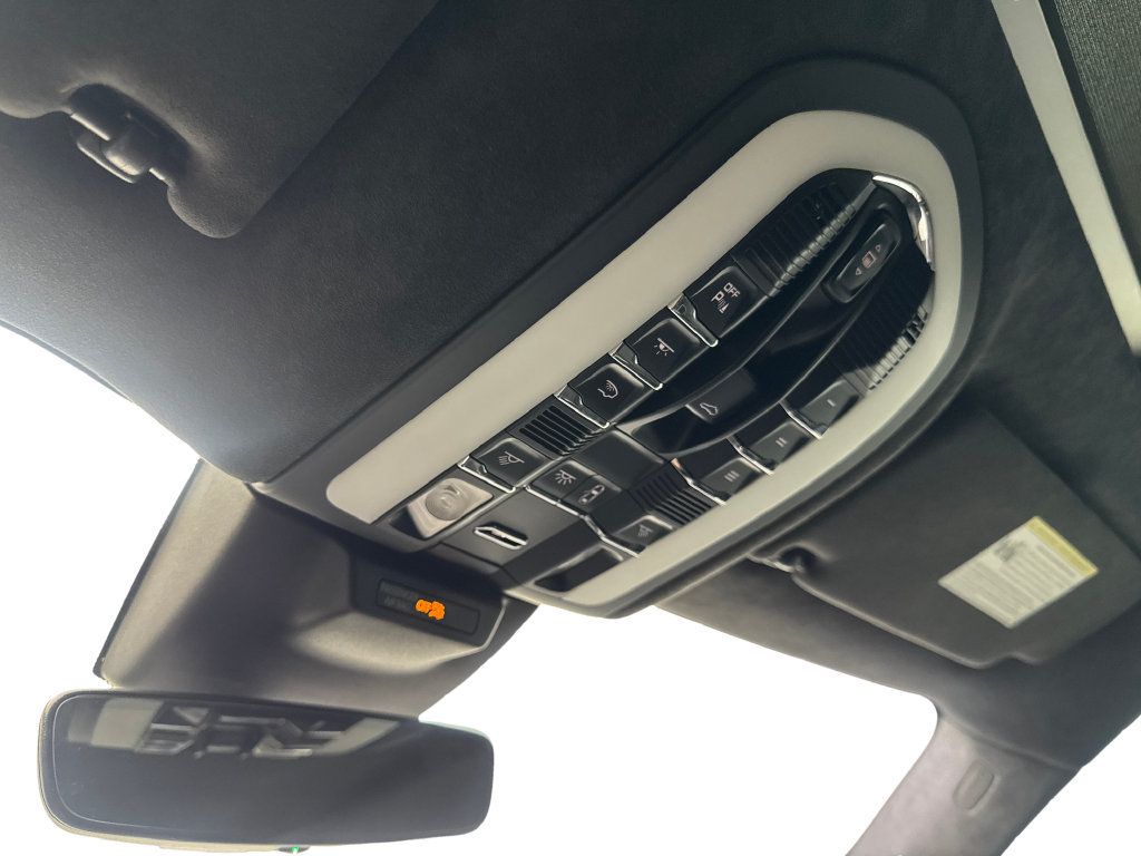 Used 2020 Porsche Macan Turbo AWD/4WD image 76
