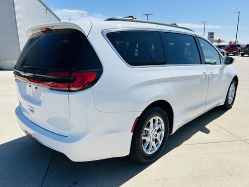 Used 2022 Chrysler Pacifica Touring-L FWD image 38