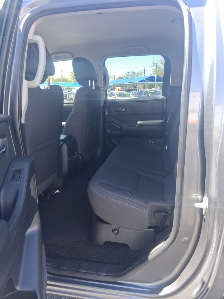 Used 2022 Nissan Frontier SV AWD/4WD image 13