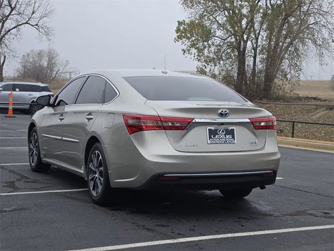 Used 2016 Toyota Avalon XLE Premium image 5