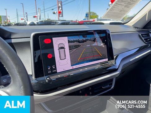 Used 2024 Volkswagen Atlas Peak Edition SE image 38