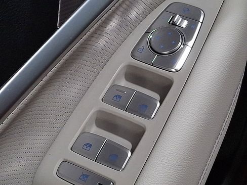 Used 2023 Genesis G70 3.3T image 25