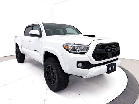 Used 2020 Toyota Tacoma TRD Sport w/ Technology Package AWD/4WD image 7